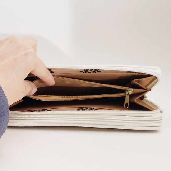 Jessica Simpson White/Gold Diamond Lattice Wallet 2 Zipper Compartment JS9782 - Picture 7 of 10